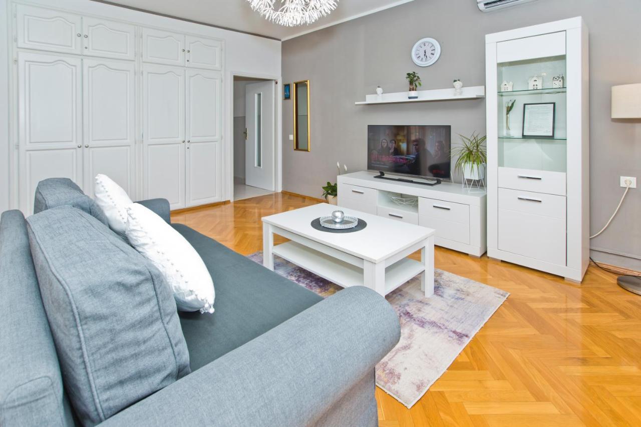 Villa Milton Hvar ฮวาร์ ภายนอก รูปภาพ